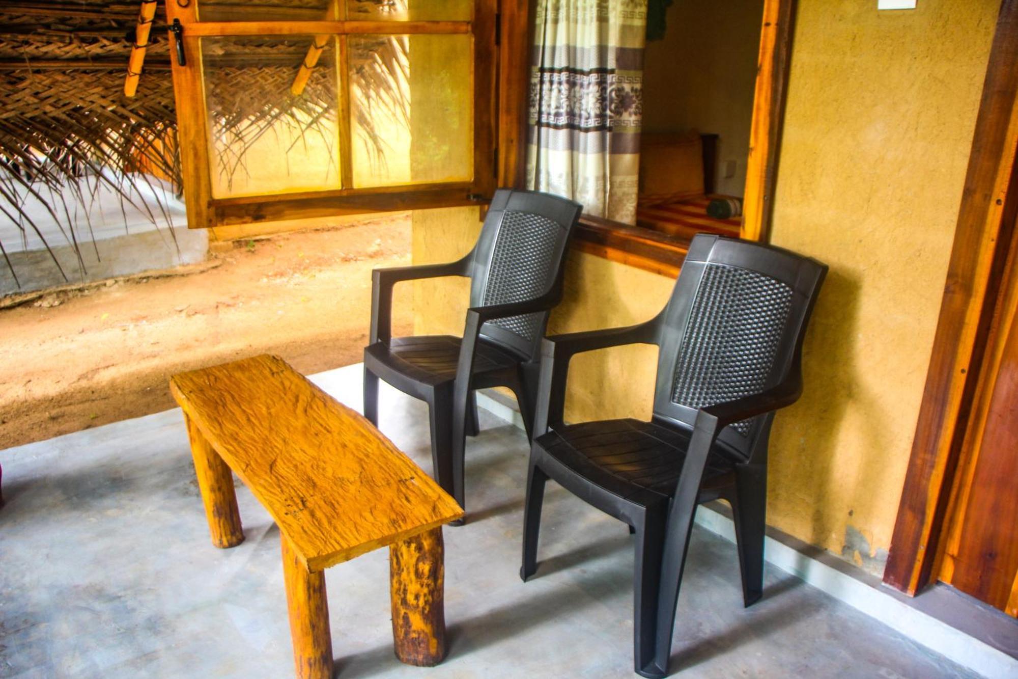 Jungle Host Hostel And Tree House シギリヤ エクステリア 写真