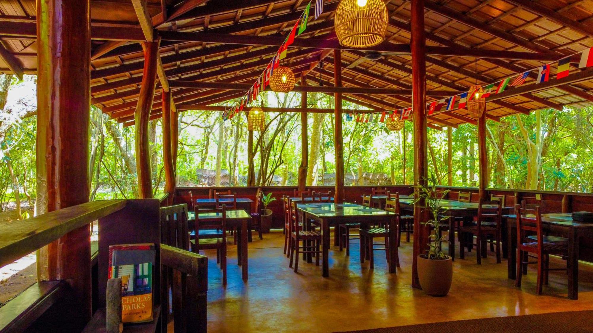 Jungle Host Hostel And Tree House シギリヤ エクステリア 写真